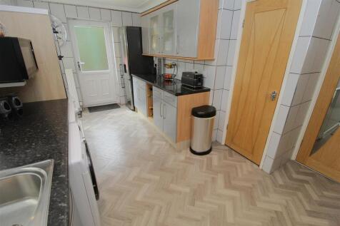 Kitchen3.JPG