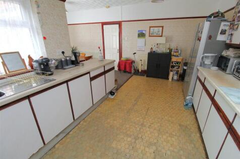 Kitchen3.JPG