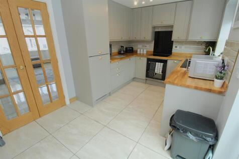 Kitchen2.JPG