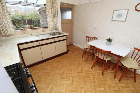 Kitchen2.JPG
