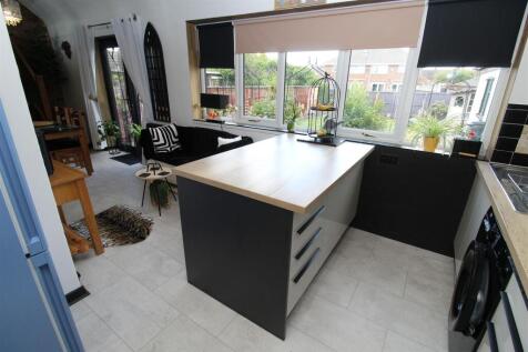 Kitchen4.JPG