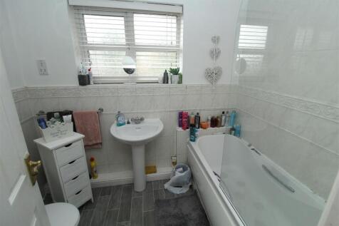 Ensuite.JPG