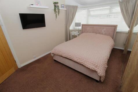 Bed1a.JPG