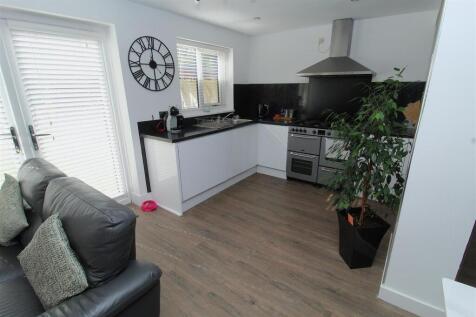 Kitchen2.JPG