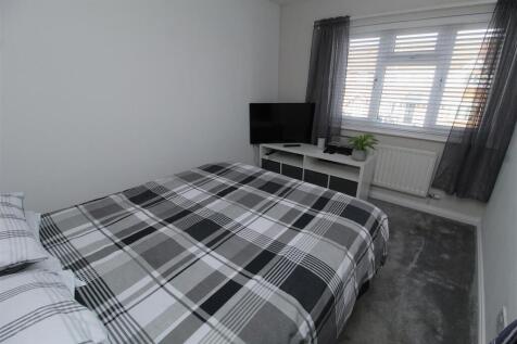 Bed1a.JPG