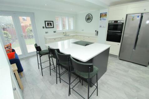 Kitchen2.JPG