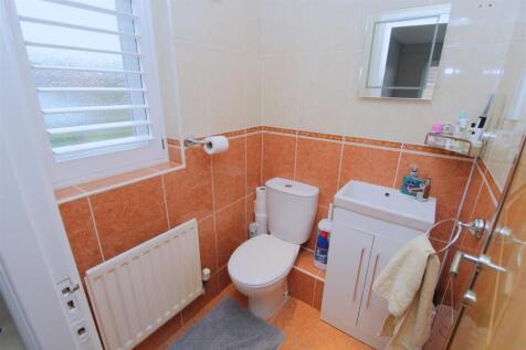 Ensuite.JPG