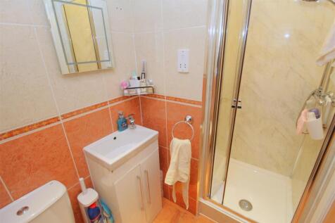 Ensuite1.JPG
