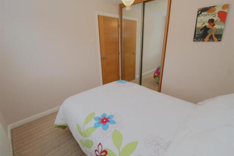 Bed4a.JPG