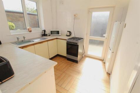 Kitchen2.JPG