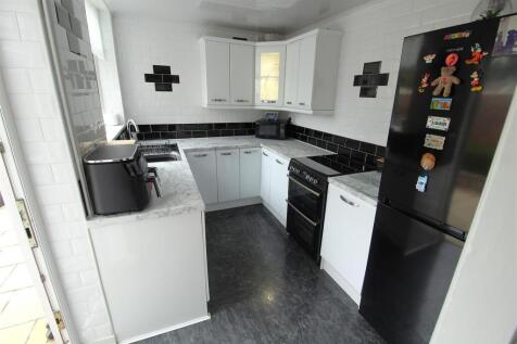 Kitchen2.JPG
