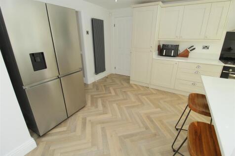 Kitchen5.JPG