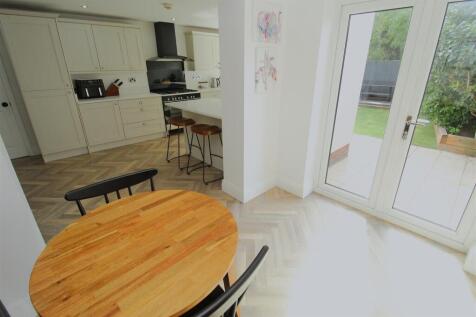 Kitchen6.JPG