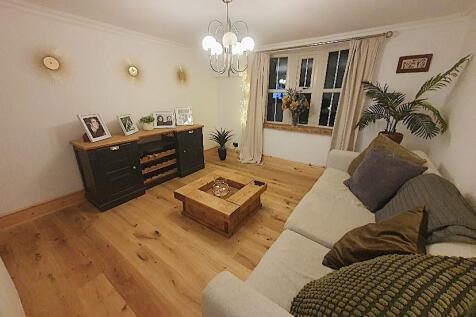 Front Living Room2.jpg