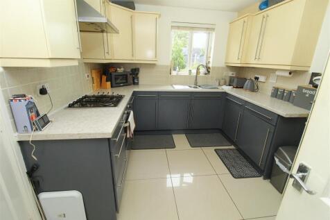 Kitchen2.JPG