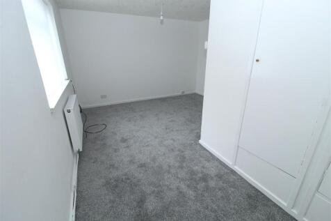 Living Room3.JPG