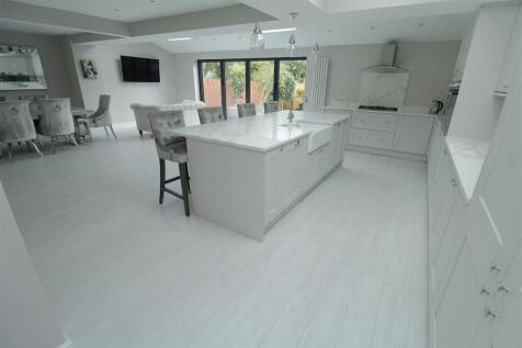 Kitchen6.JPG