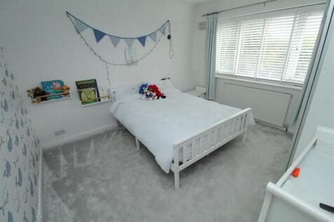 Bed2a.JPG