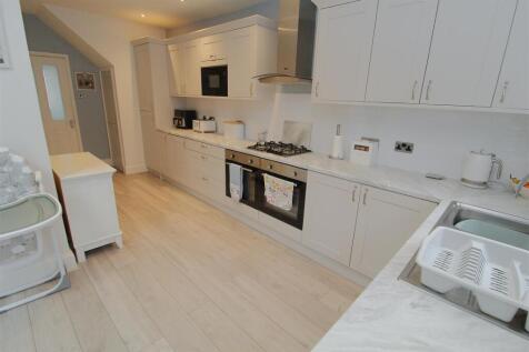 Kitchen1.JPG