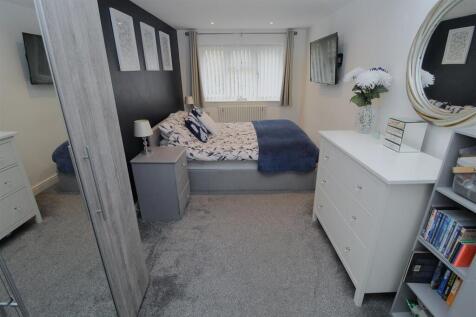 Bed1.JPG