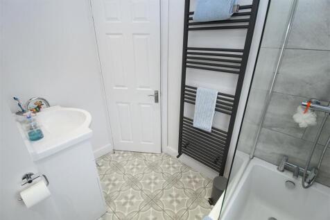 Bathroom1.JPG