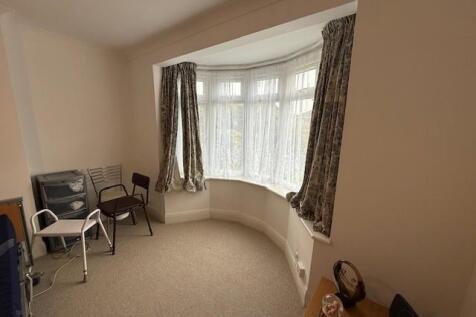 41 Ladydell bedroom 1.jpg