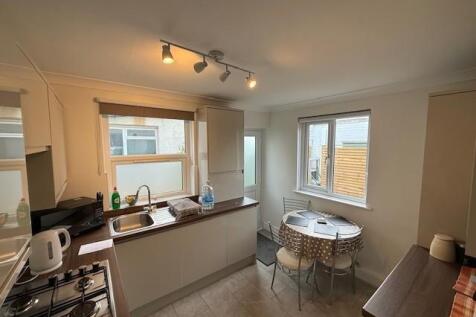 41 Ladydell Kitchen.jpg