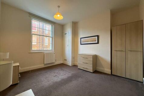 Bedroom (rear)