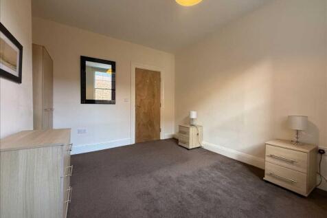 Bedroom (rear)