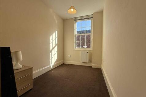 Bedroom (rear)