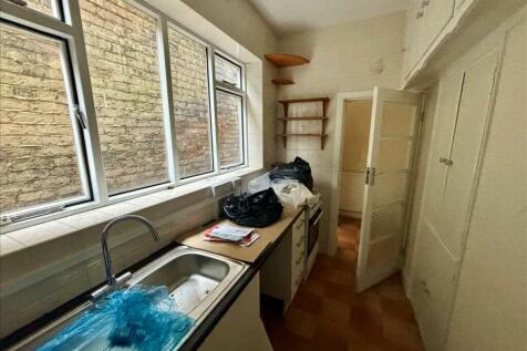 BASEMENT FLAT