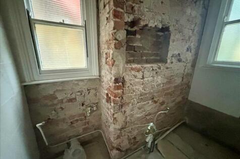 BASEMENT FLAT