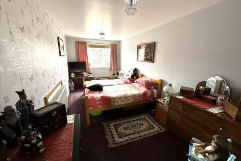 Bedroom (front)