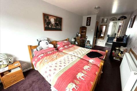 Bedroom (front)
