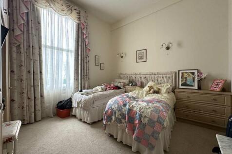 Bedroom (front)