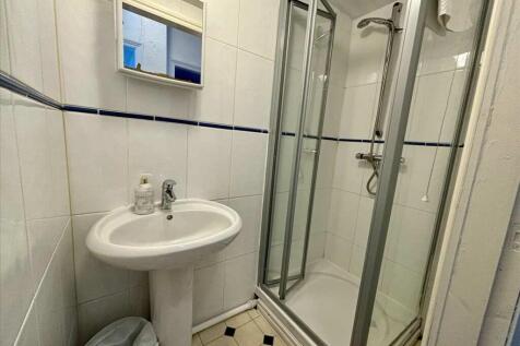 SHOWER ROOM TOP