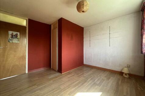 Bedroom (front)
