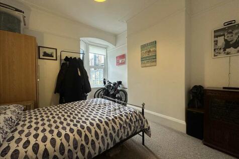 Bedroom (rear)