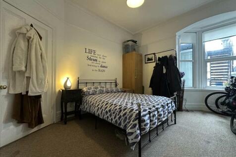 Bedroom (rear)