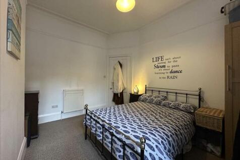 Bedroom (rear)