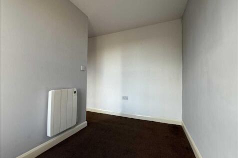 Bedroom (rear)