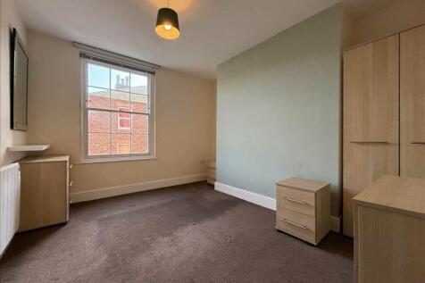 Bedroom (rear)