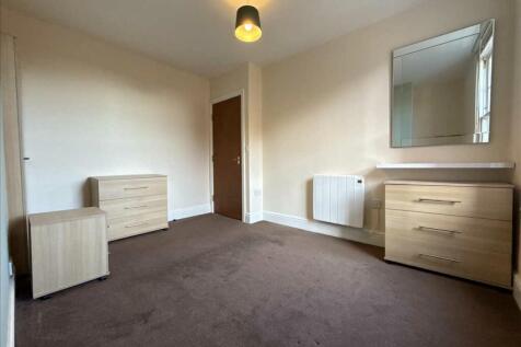 Bedroom (rear)