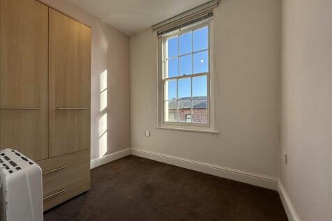Bedroom (rear)
