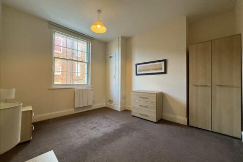 Bedroom (rear)