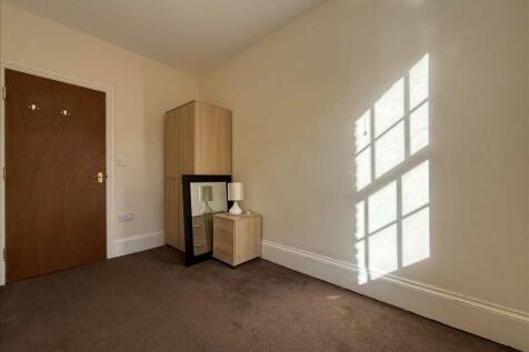 Bedroom (rear)