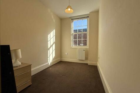 Bedroom (rear)