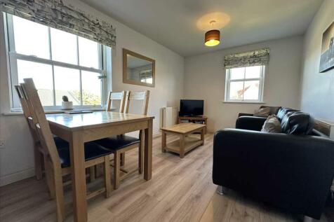 Lounge / Dining Area