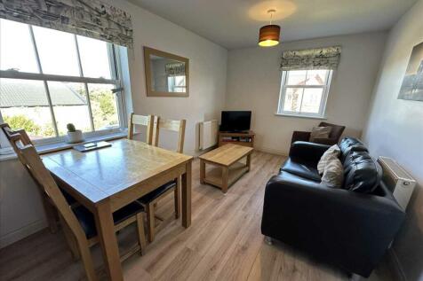 Lounge / Dining Area
