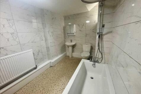 BATHROOM 2.54m (8&#39;